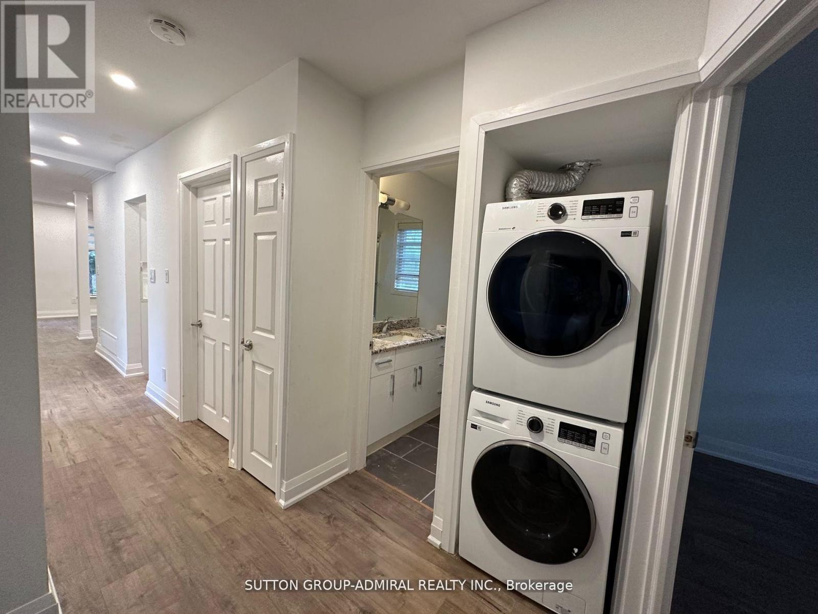 












MAIN FLOOR - 7 RESOLUTION CRESCENT

,
Toronto (Hillcrest Village),




Ontario
M2H1N3

