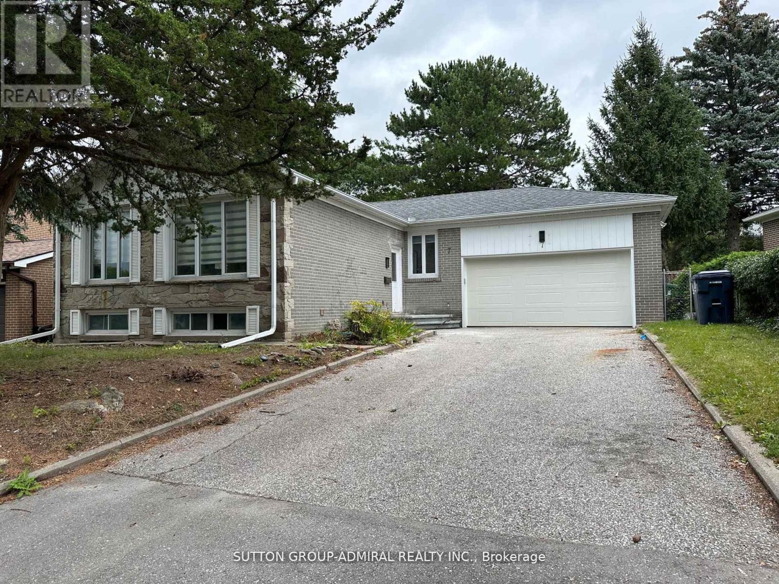 












MAIN FLOOR - 7 RESOLUTION CRESCENT

,
Toronto (Hillcrest Village),




Ontario
M2H1N3

