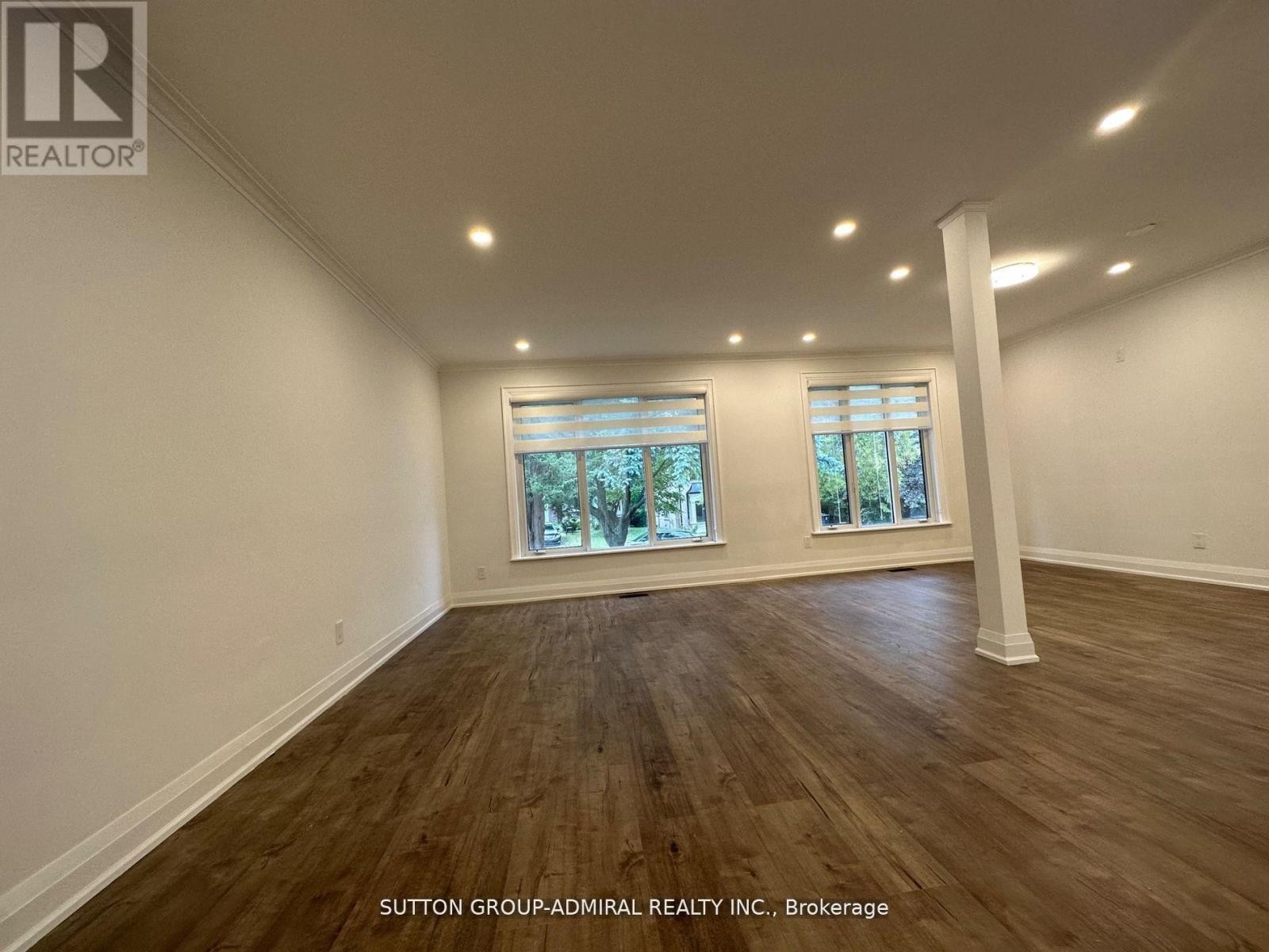 












MAIN FLOOR - 7 RESOLUTION CRESCENT

,
Toronto (Hillcrest Village),




Ontario
M2H1N3

