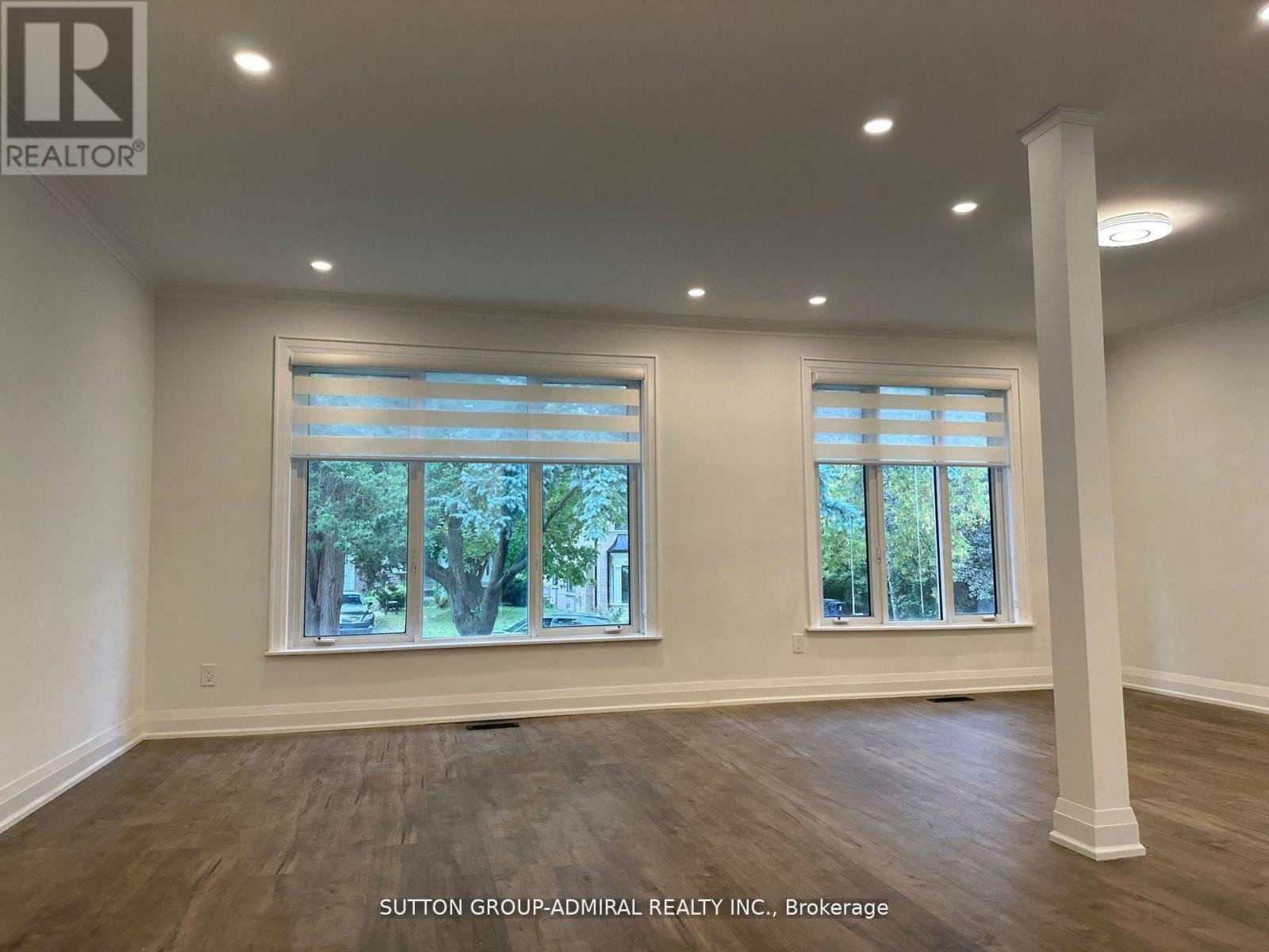 












MAIN FLOOR - 7 RESOLUTION CRESCENT

,
Toronto (Hillcrest Village),




Ontario
M2H1N3

