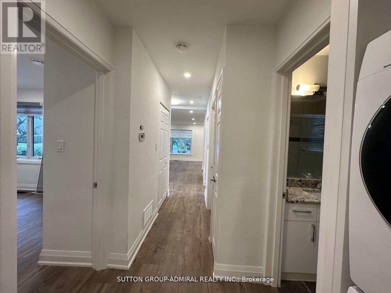 












MAIN FLOOR - 7 RESOLUTION CRESCENT

,
Toronto (Hillcrest Village),




Ontario
M2H1N3

