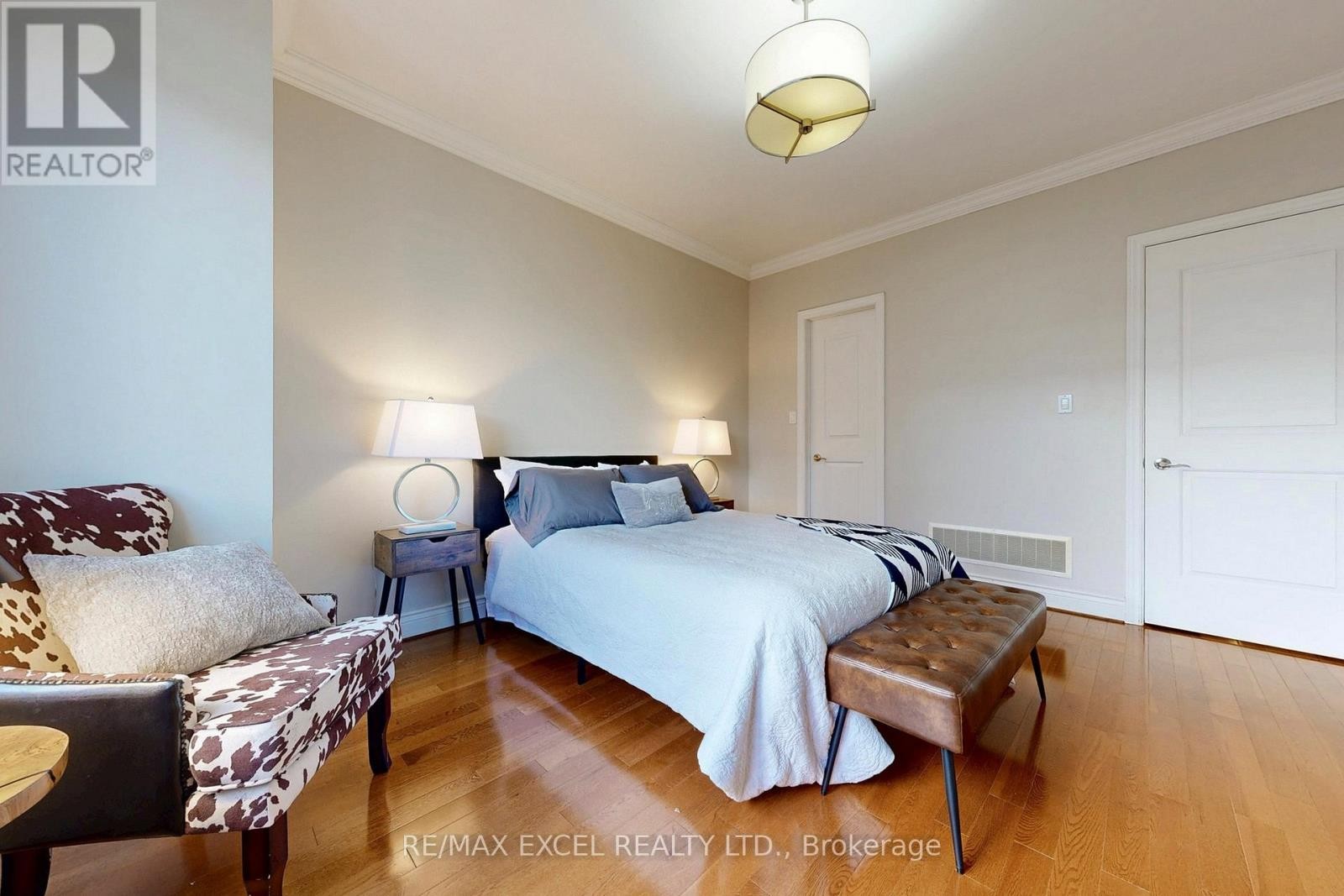 












90 FAIRLEIGH CRESCENT

,
Toronto (Forest Hill North),




Ontario
M6C3R9

