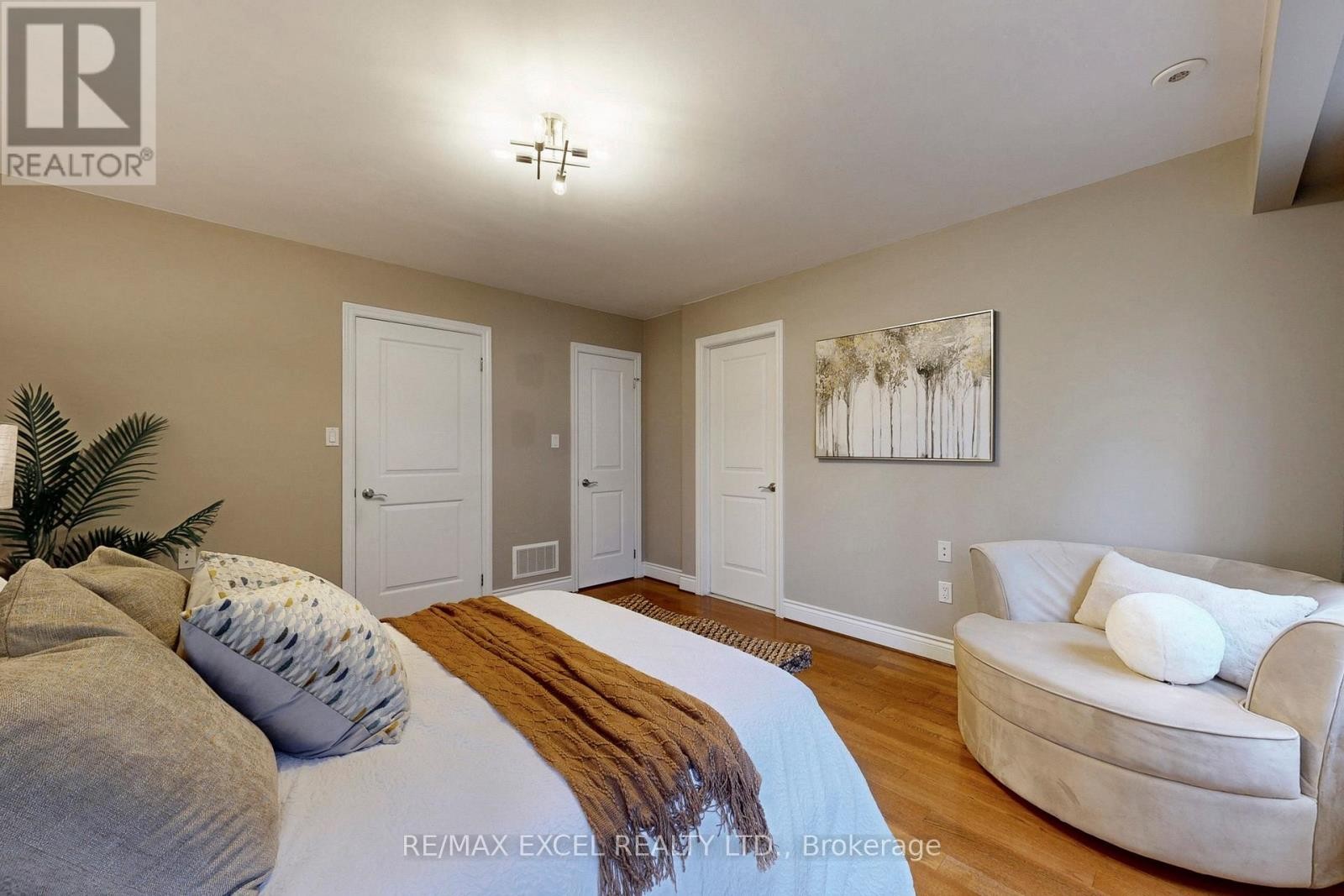 












90 FAIRLEIGH CRESCENT

,
Toronto (Forest Hill North),




Ontario
M6C3R9

