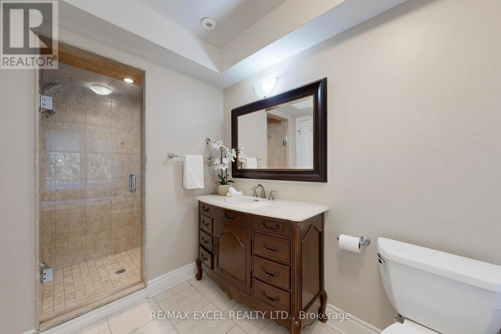 












90 FAIRLEIGH CRESCENT

,
Toronto (Forest Hill North),




Ontario
M6C3R9

