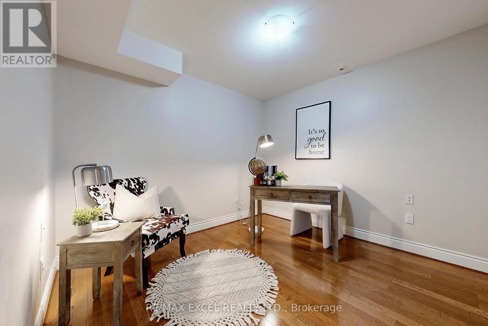 












90 FAIRLEIGH CRESCENT

,
Toronto (Forest Hill North),




Ontario
M6C3R9

