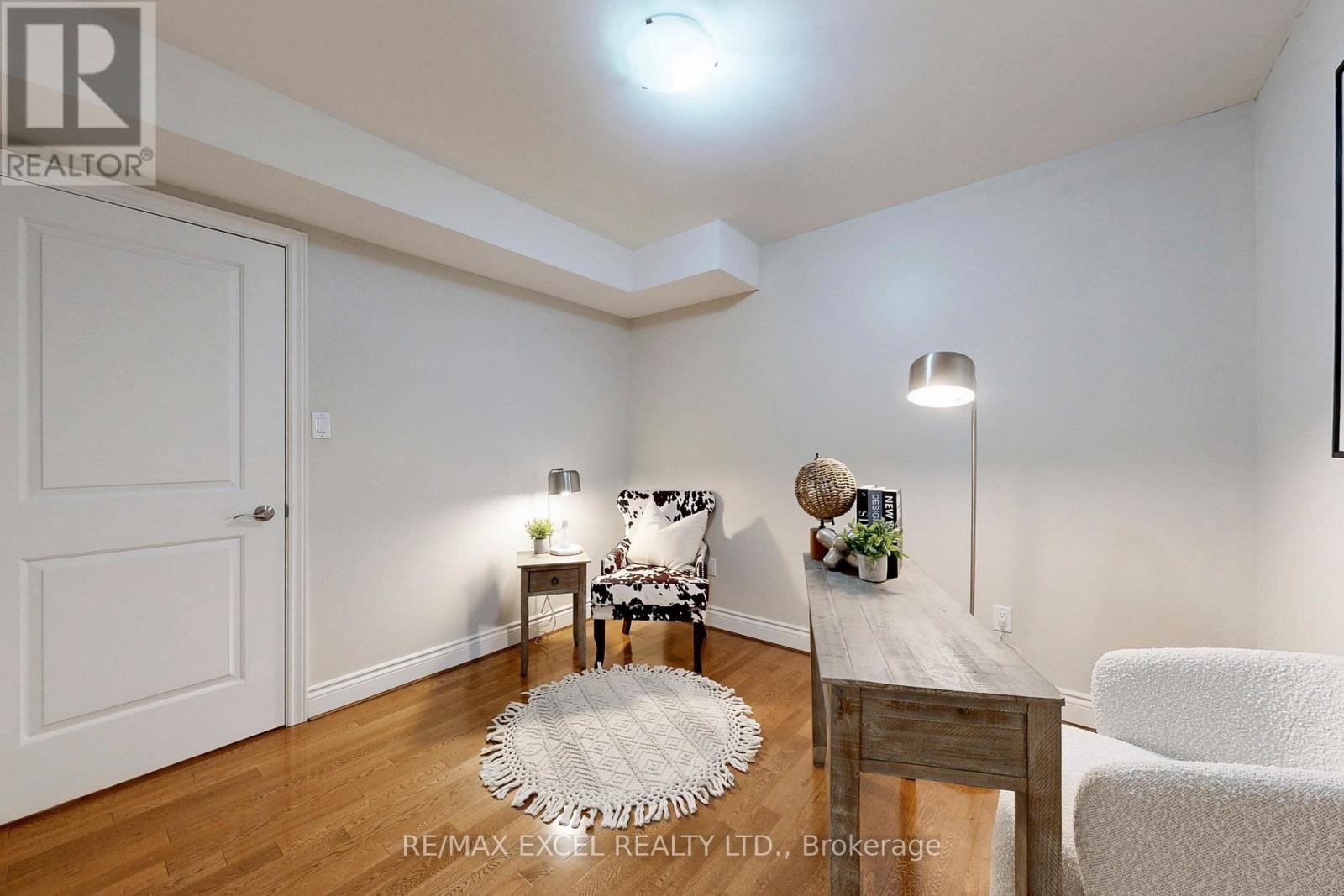 












90 FAIRLEIGH CRESCENT

,
Toronto (Forest Hill North),




Ontario
M6C3R9

