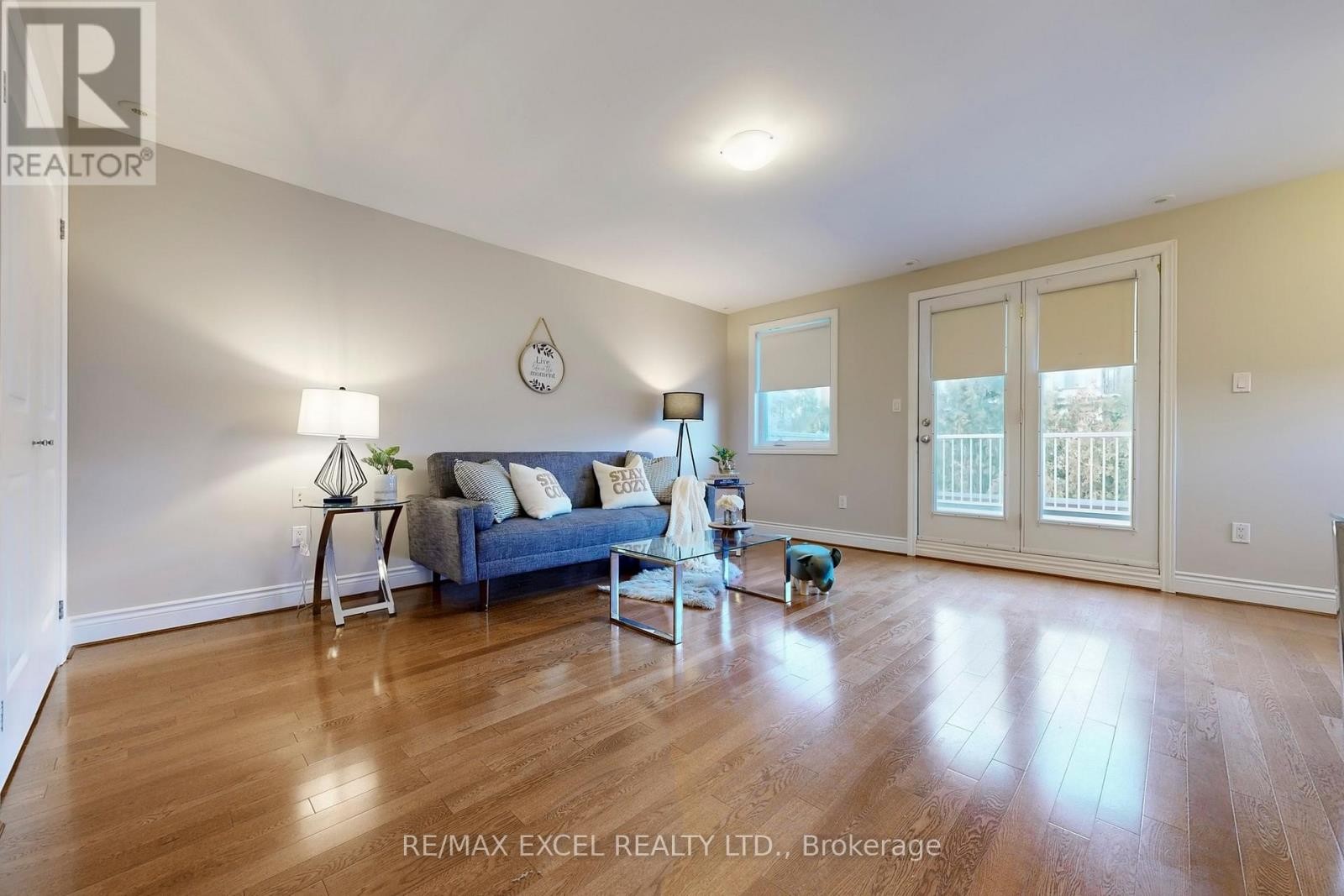 












90 FAIRLEIGH CRESCENT

,
Toronto (Forest Hill North),




Ontario
M6C3R9

