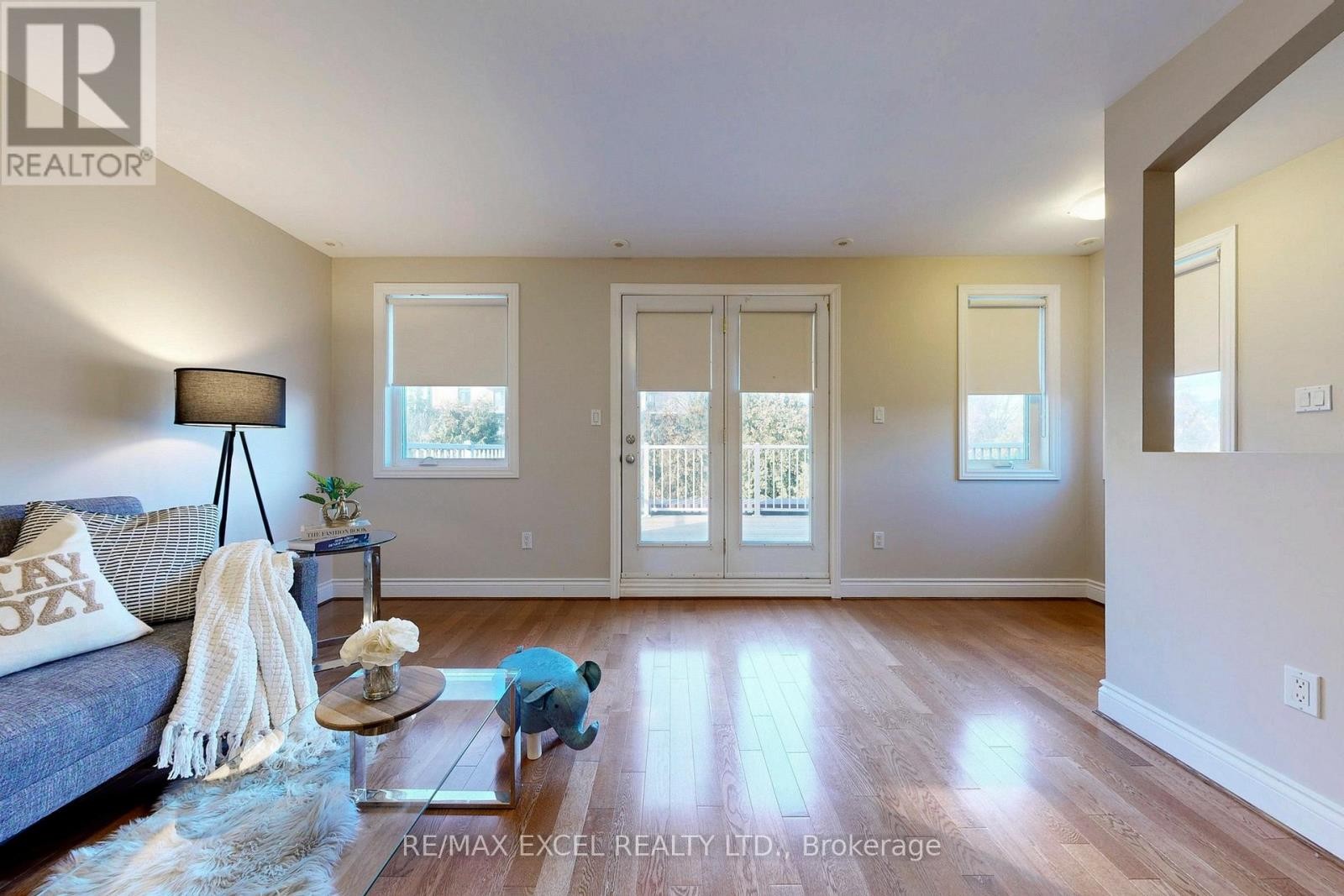 












90 FAIRLEIGH CRESCENT

,
Toronto (Forest Hill North),




Ontario
M6C3R9

