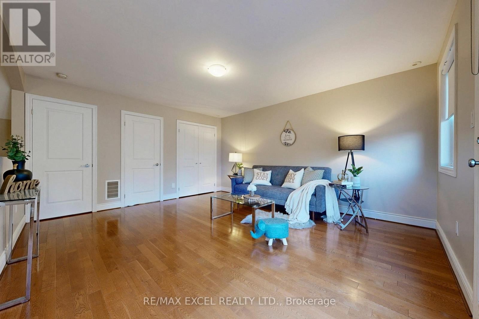 












90 FAIRLEIGH CRESCENT

,
Toronto (Forest Hill North),




Ontario
M6C3R9

