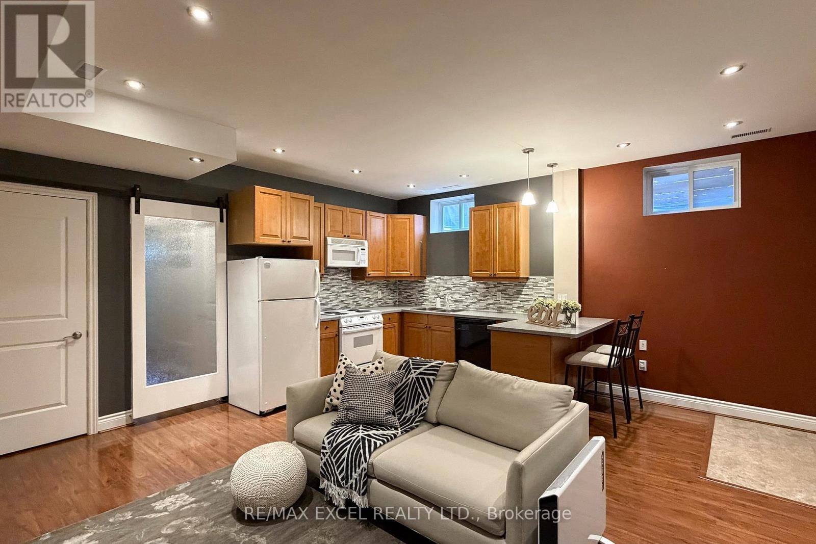 












90 FAIRLEIGH CRESCENT

,
Toronto (Forest Hill North),




Ontario
M6C3R9

