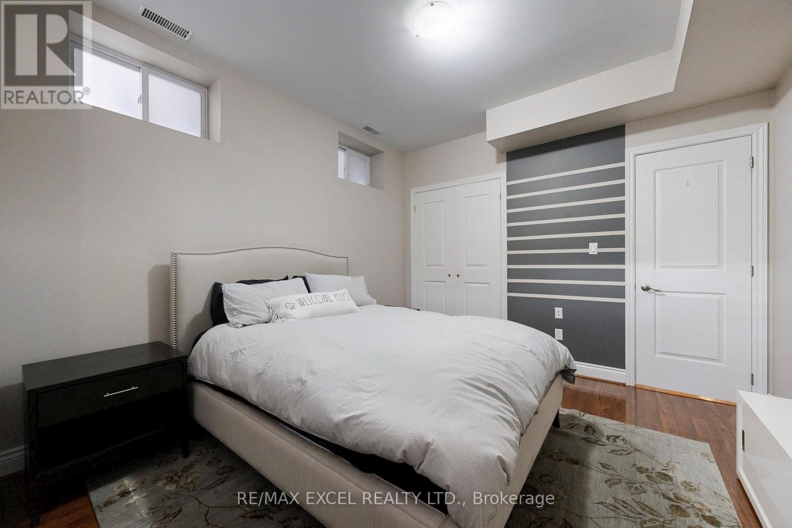 












90 FAIRLEIGH CRESCENT

,
Toronto (Forest Hill North),




Ontario
M6C3R9

