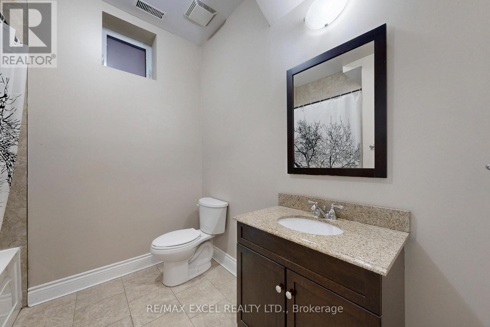 












90 FAIRLEIGH CRESCENT

,
Toronto (Forest Hill North),




Ontario
M6C3R9

