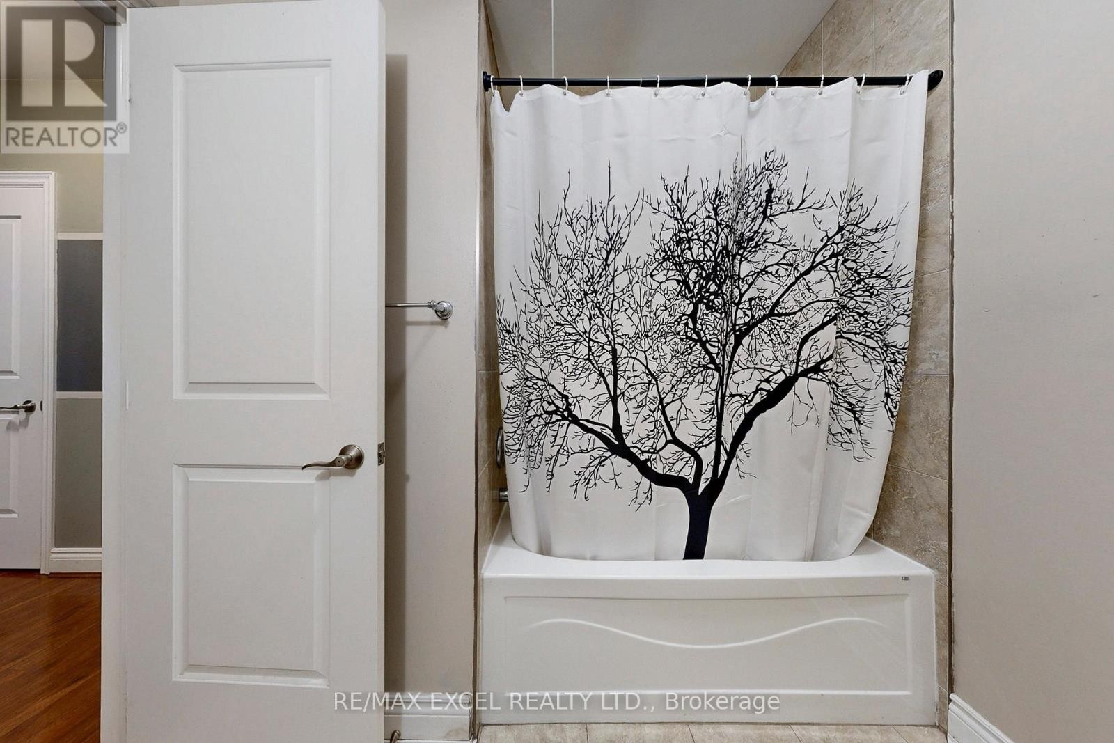 












90 FAIRLEIGH CRESCENT

,
Toronto (Forest Hill North),




Ontario
M6C3R9

