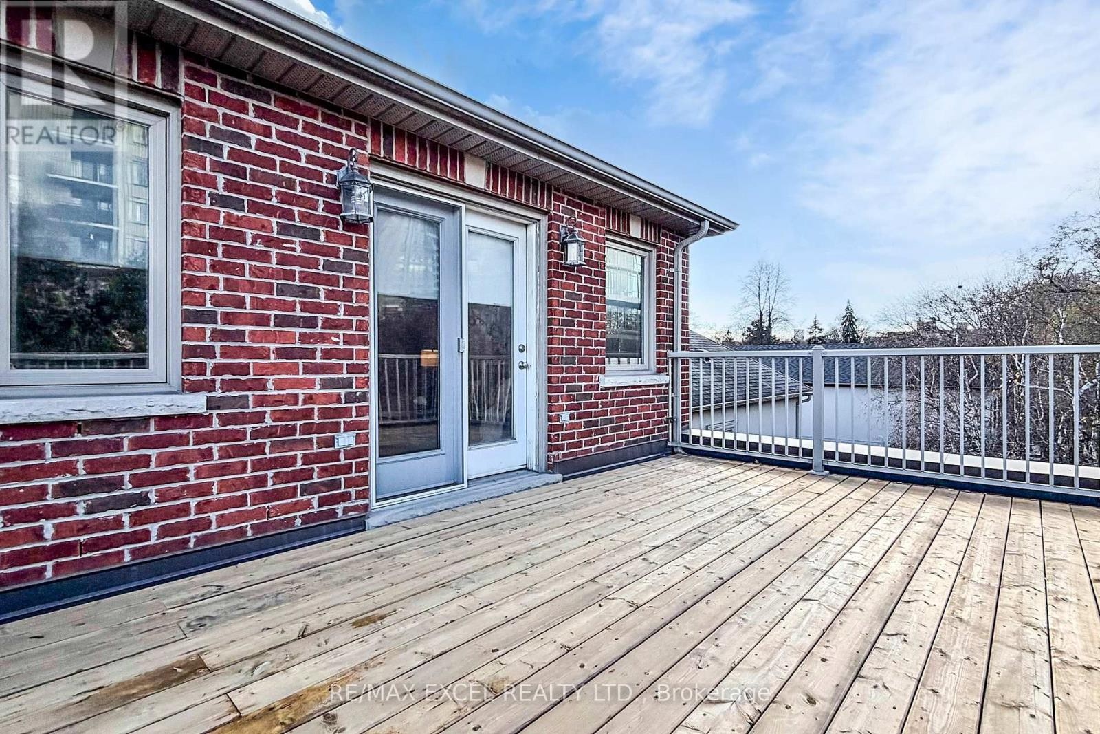 












90 FAIRLEIGH CRESCENT

,
Toronto (Forest Hill North),




Ontario
M6C3R9

