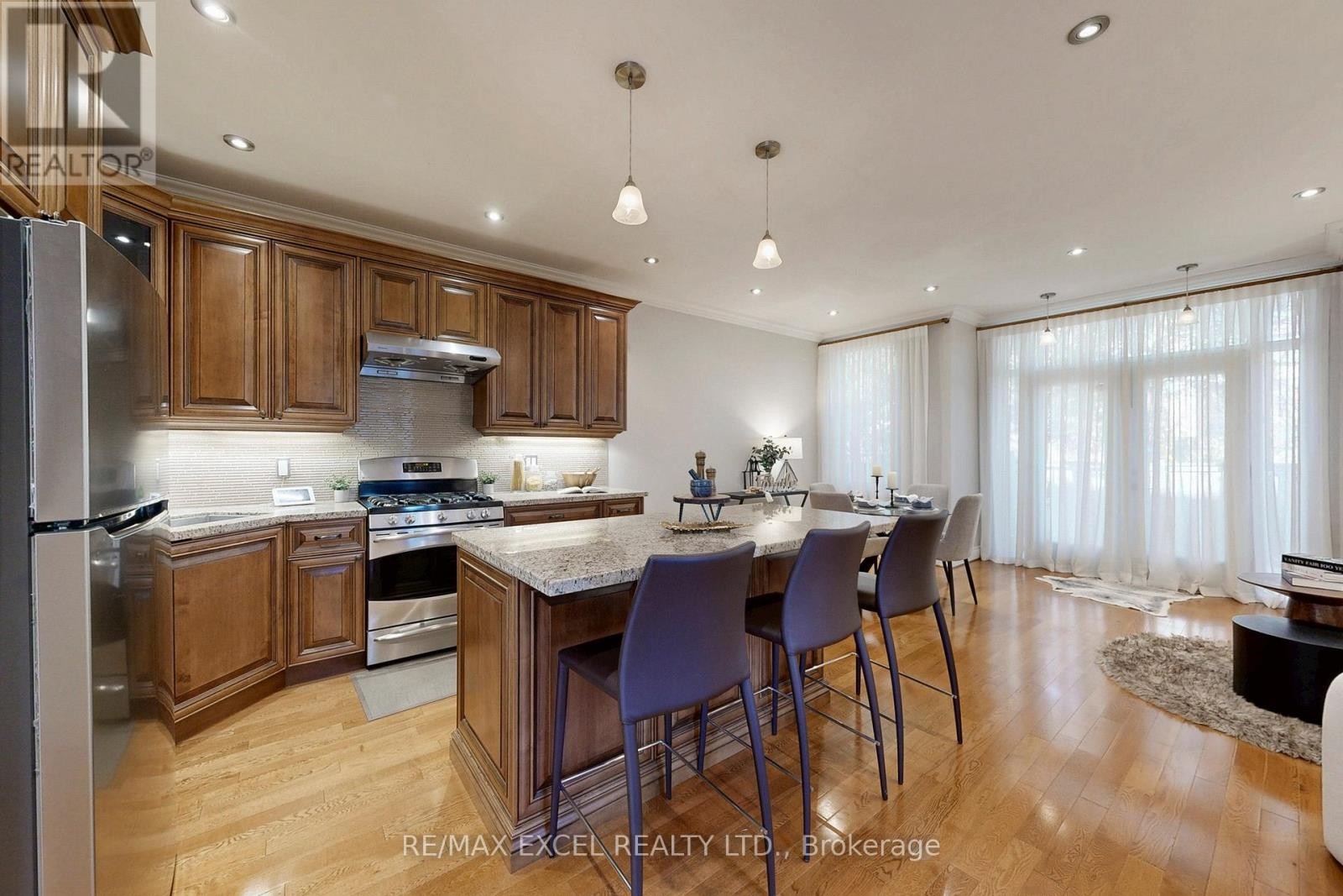 












90 FAIRLEIGH CRESCENT

,
Toronto (Forest Hill North),




Ontario
M6C3R9

