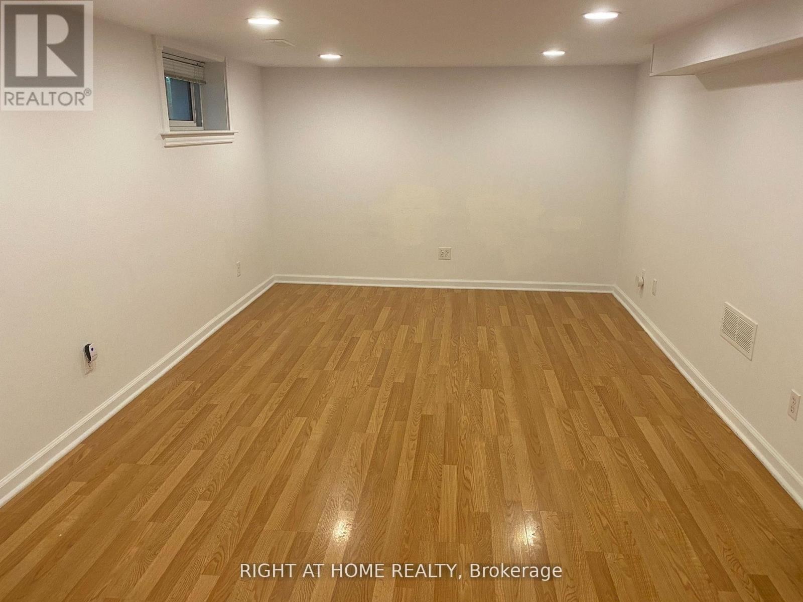 












36 NEWTON DRIVE

,
Toronto (Newtonbrook East),




Ontario
M2M2M7

