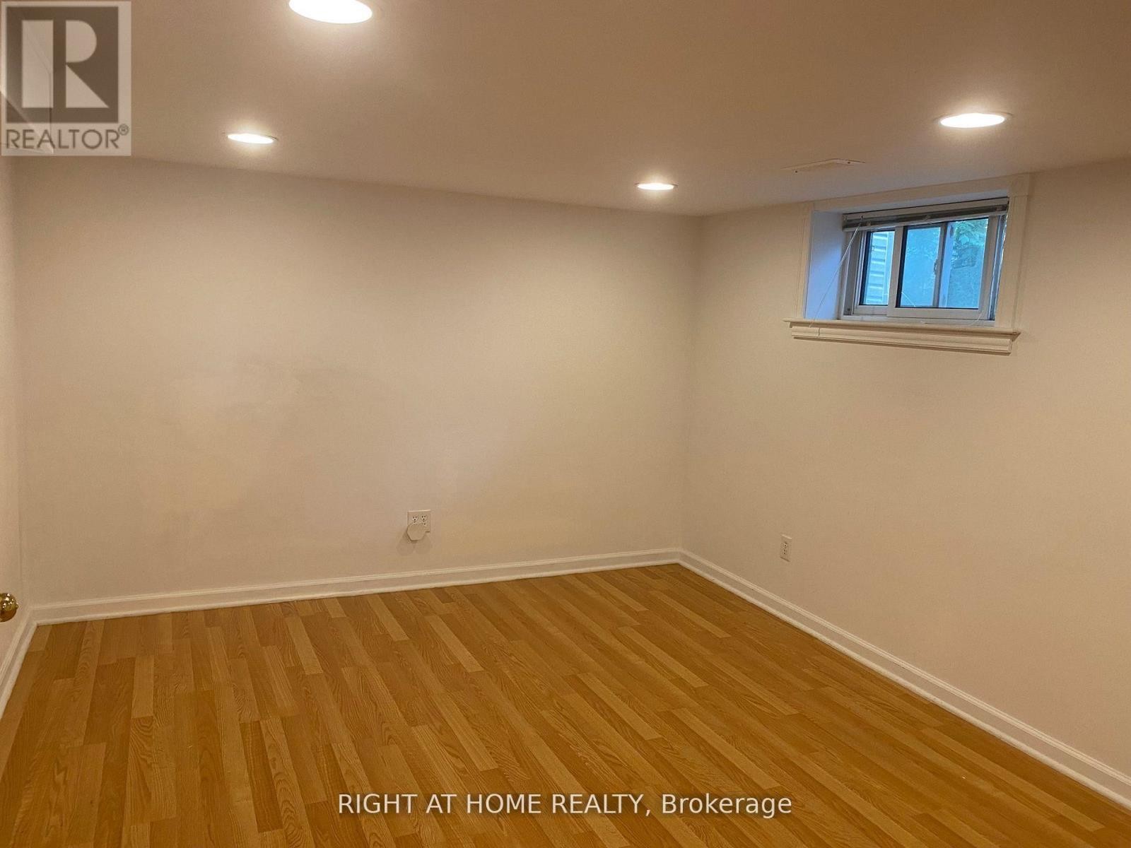 












36 NEWTON DRIVE

,
Toronto (Newtonbrook East),




Ontario
M2M2M7

