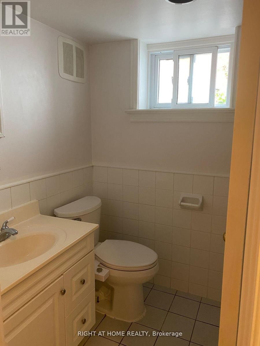 












36 NEWTON DRIVE

,
Toronto (Newtonbrook East),




Ontario
M2M2M7

