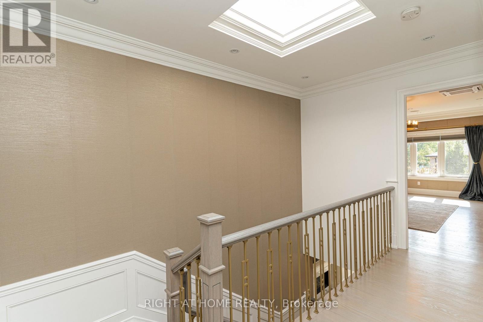 












377 BROOKE AVENUE

,
Toronto (Bedford Park-Nortown),




Ontario
M5M2L5

