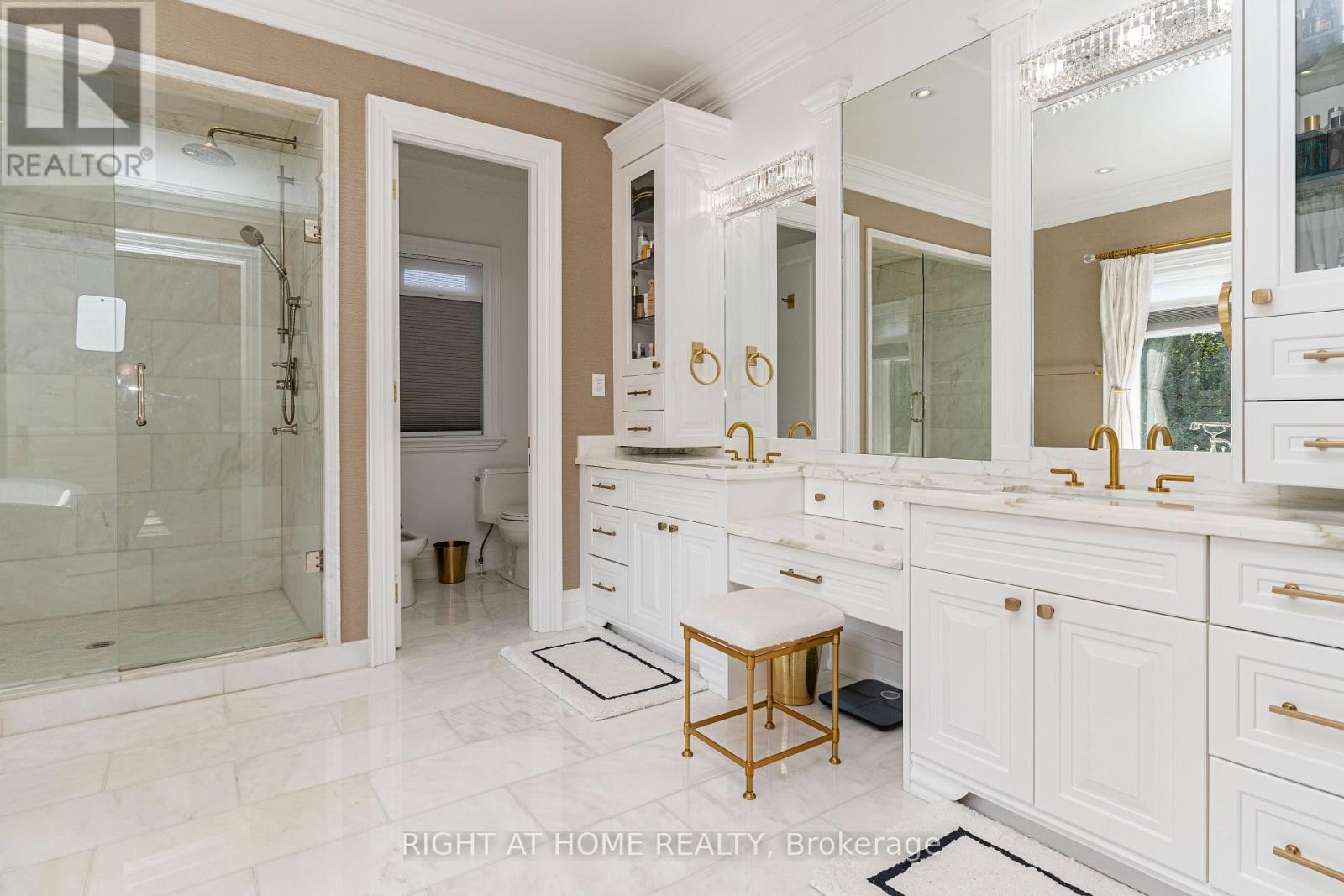 












377 BROOKE AVENUE

,
Toronto (Bedford Park-Nortown),




Ontario
M5M2L5

