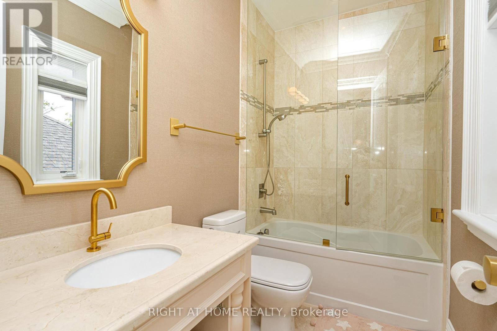 












377 BROOKE AVENUE

,
Toronto (Bedford Park-Nortown),




Ontario
M5M2L5

