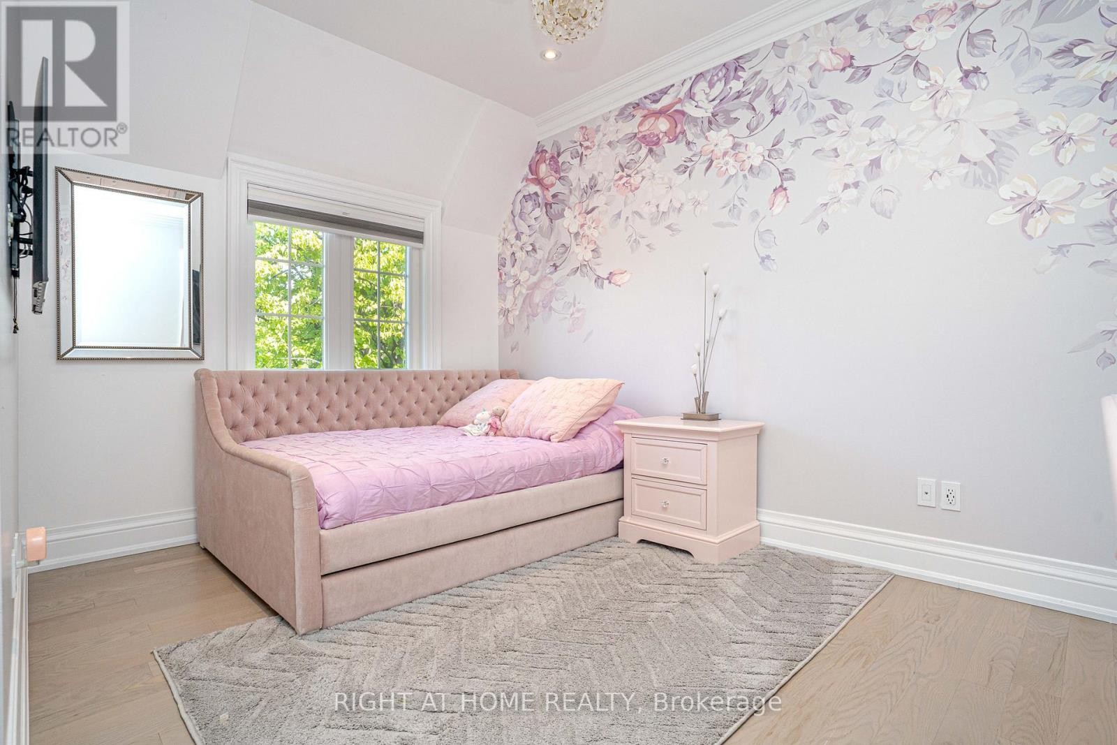 












377 BROOKE AVENUE

,
Toronto (Bedford Park-Nortown),




Ontario
M5M2L5

