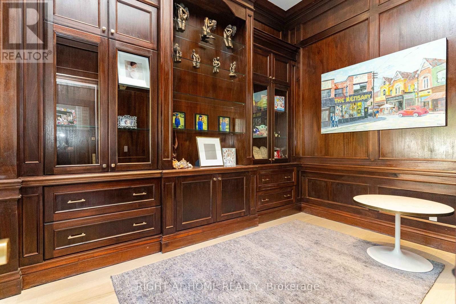 












377 BROOKE AVENUE

,
Toronto (Bedford Park-Nortown),




Ontario
M5M2L5

