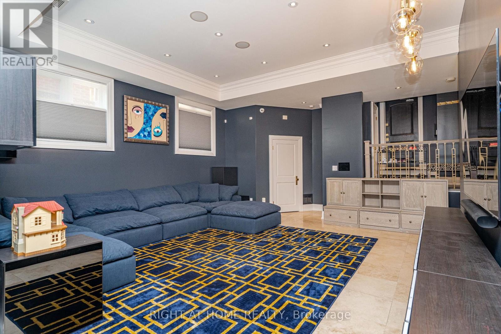 












377 BROOKE AVENUE

,
Toronto (Bedford Park-Nortown),




Ontario
M5M2L5

