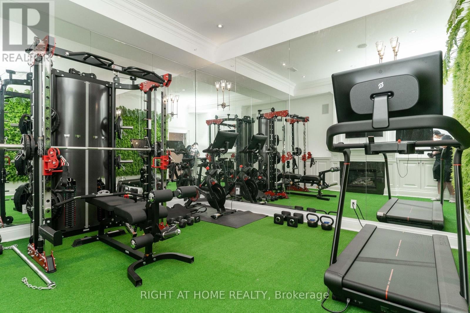 












377 BROOKE AVENUE

,
Toronto (Bedford Park-Nortown),




Ontario
M5M2L5

