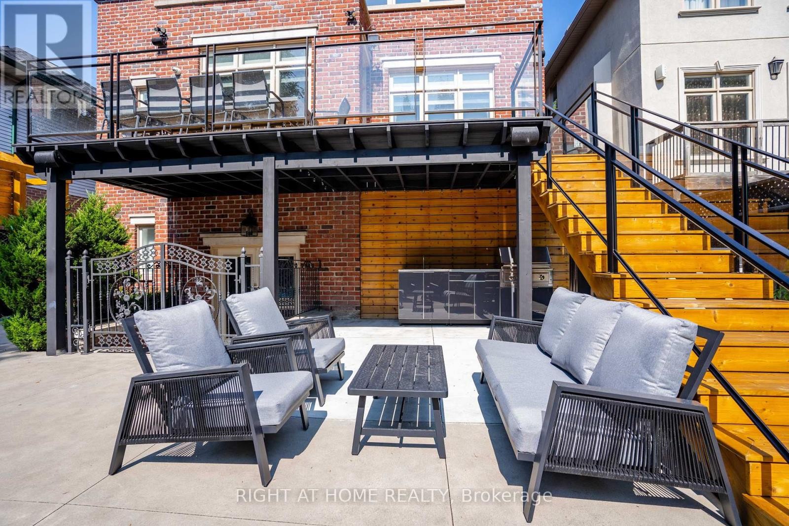 












377 BROOKE AVENUE

,
Toronto (Bedford Park-Nortown),




Ontario
M5M2L5

