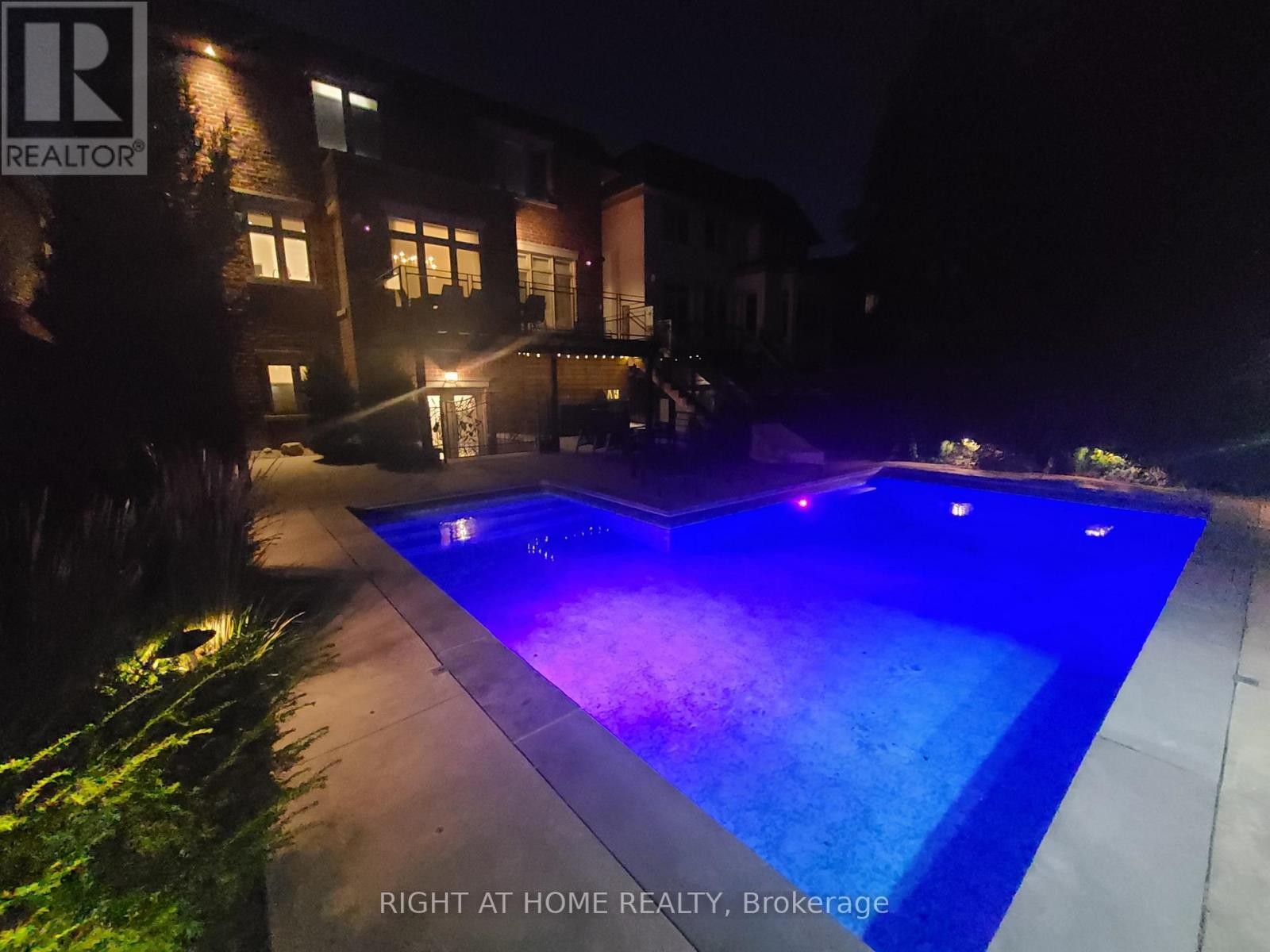 












377 BROOKE AVENUE

,
Toronto (Bedford Park-Nortown),




Ontario
M5M2L5

