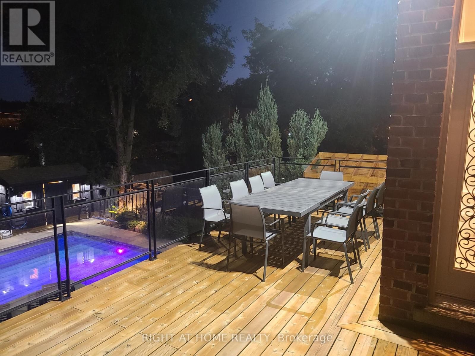 












377 BROOKE AVENUE

,
Toronto (Bedford Park-Nortown),




Ontario
M5M2L5

