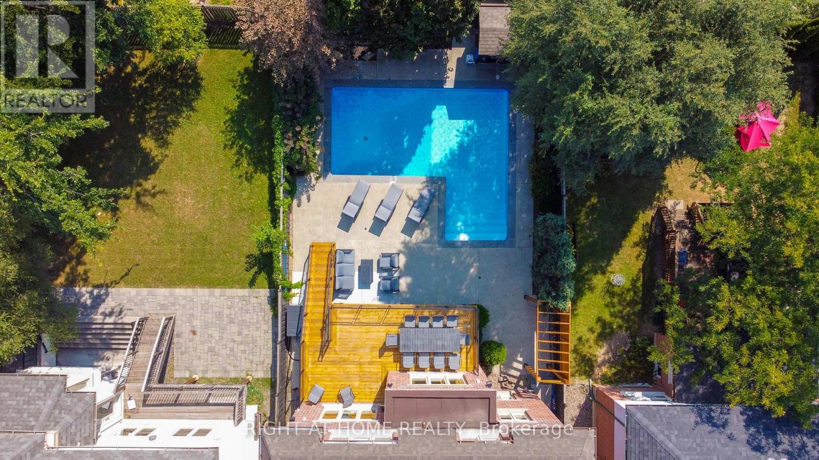 












377 BROOKE AVENUE

,
Toronto (Bedford Park-Nortown),




Ontario
M5M2L5

