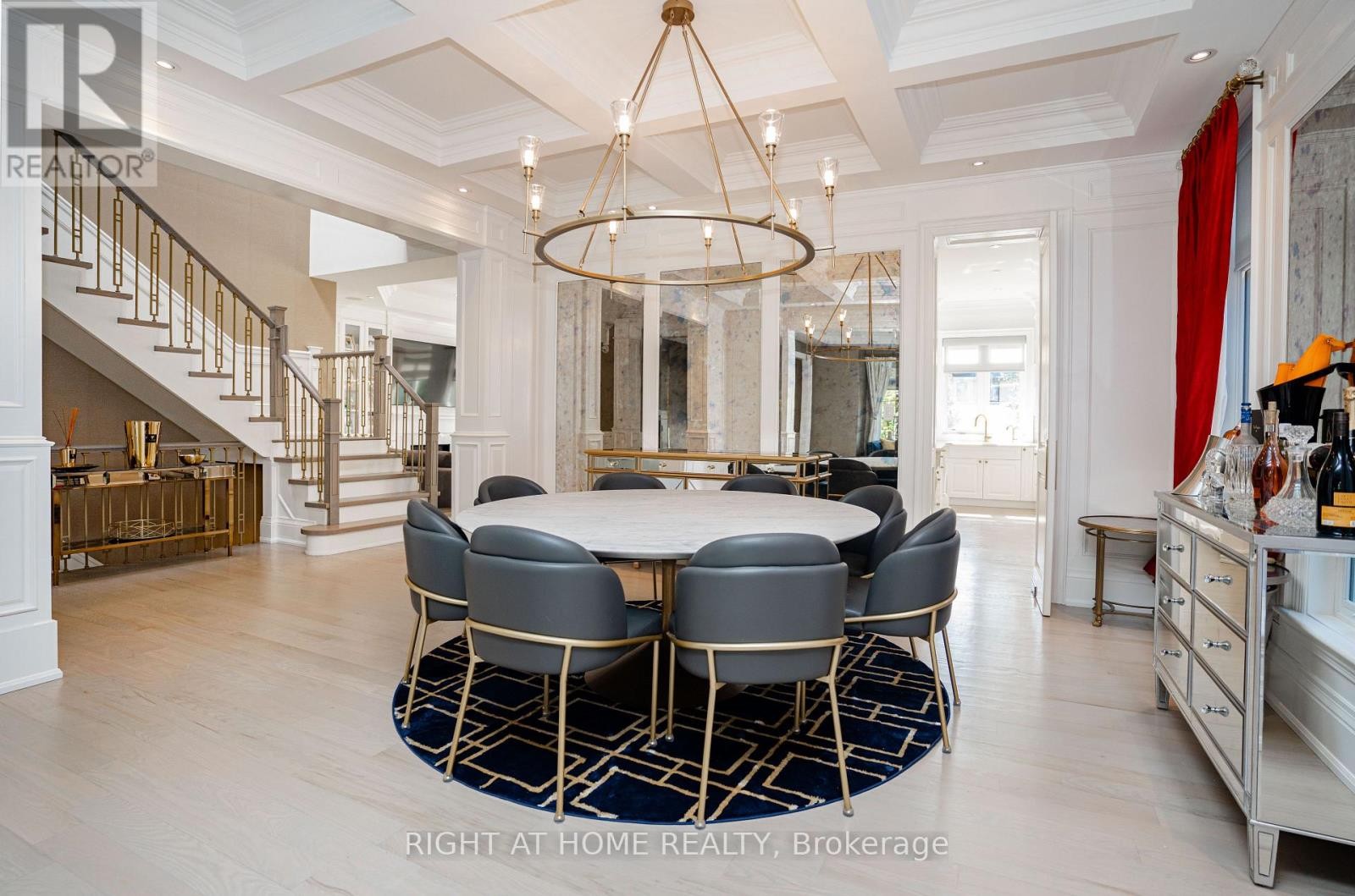 












377 BROOKE AVENUE

,
Toronto (Bedford Park-Nortown),




Ontario
M5M2L5

