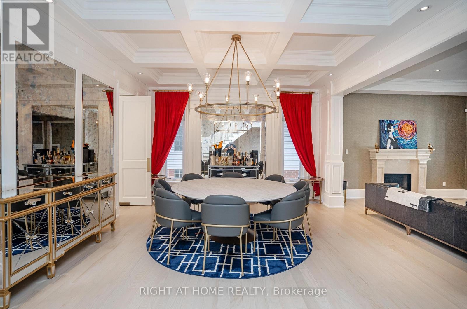 












377 BROOKE AVENUE

,
Toronto (Bedford Park-Nortown),




Ontario
M5M2L5

