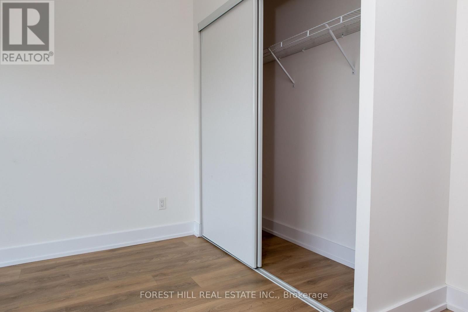 












1407 - 128 FAIRVIEW MALL DRIVE

,
Toronto (Don Valley Village),




Ontario
M2J0E8

