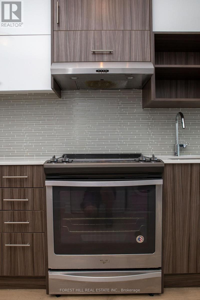 












1407 - 128 FAIRVIEW MALL DRIVE

,
Toronto (Don Valley Village),




Ontario
M2J0E8

