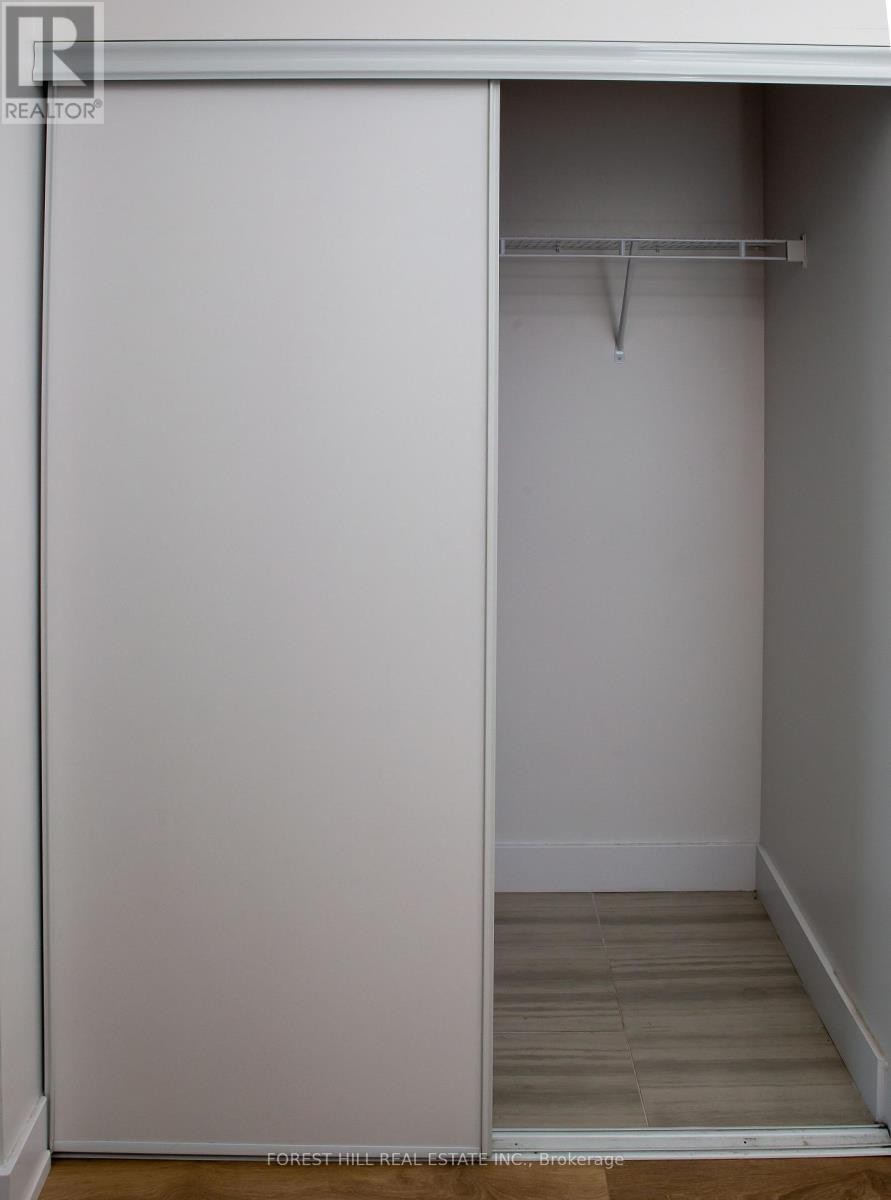 












1407 - 128 FAIRVIEW MALL DRIVE

,
Toronto (Don Valley Village),




Ontario
M2J0E8

