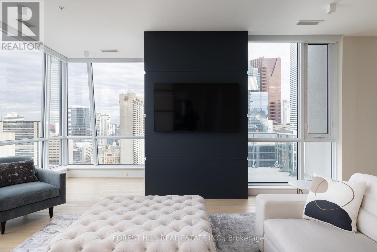 












PH102 - 199 RICHMOND STREET W

,
Toronto (Waterfront Communities),




Ontario
M5V0H4

