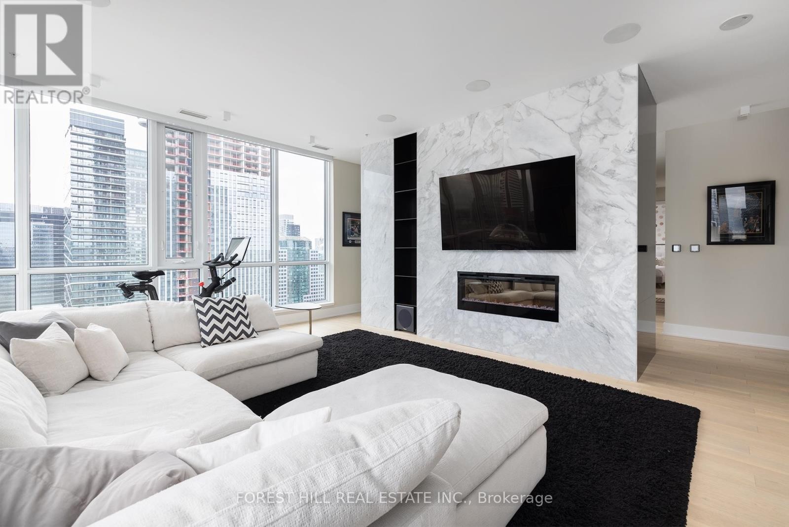 












PH102 - 199 RICHMOND STREET W

,
Toronto (Waterfront Communities),




Ontario
M5V0H4

