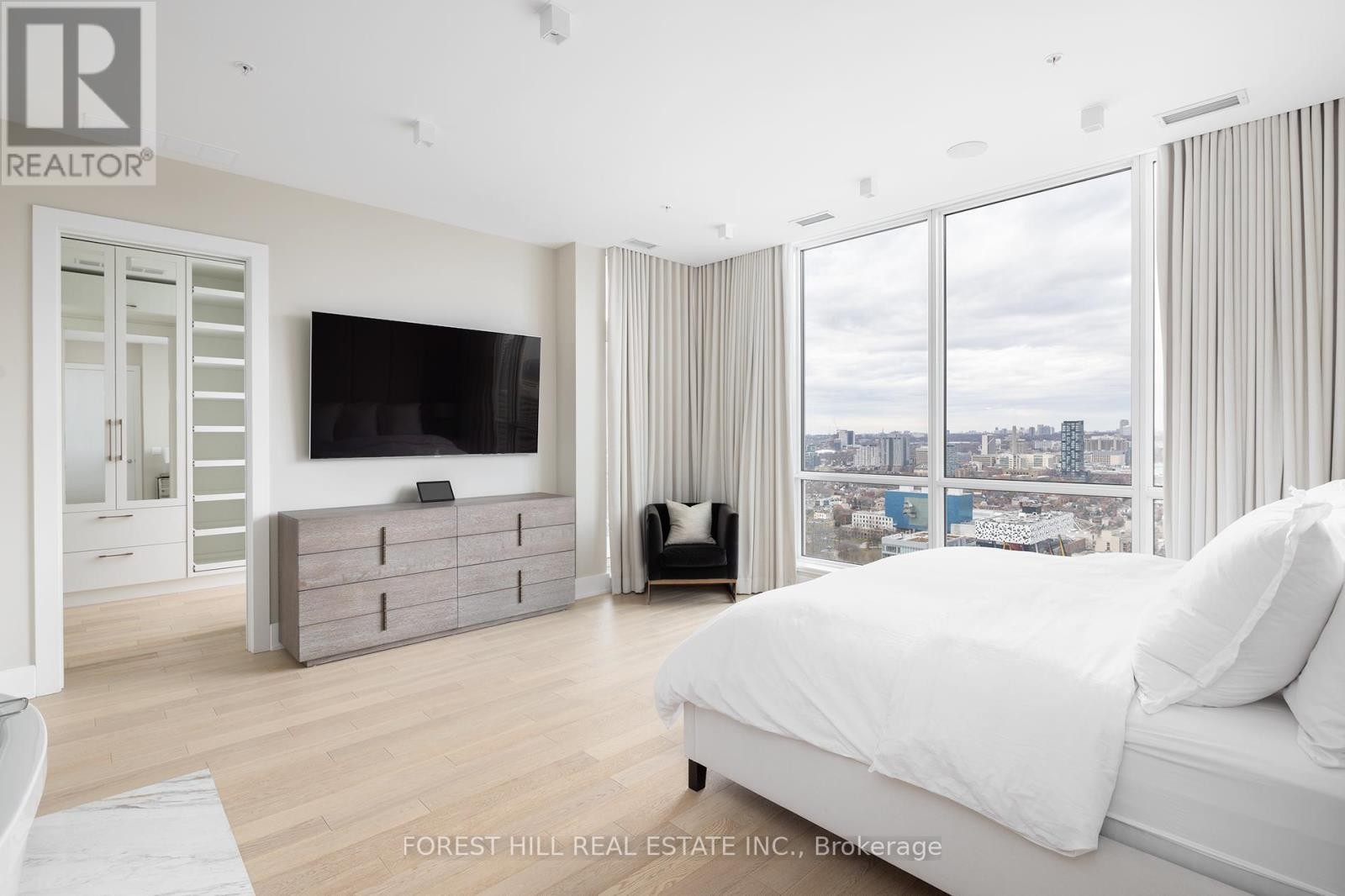 












PH102 - 199 RICHMOND STREET W

,
Toronto (Waterfront Communities),




Ontario
M5V0H4

