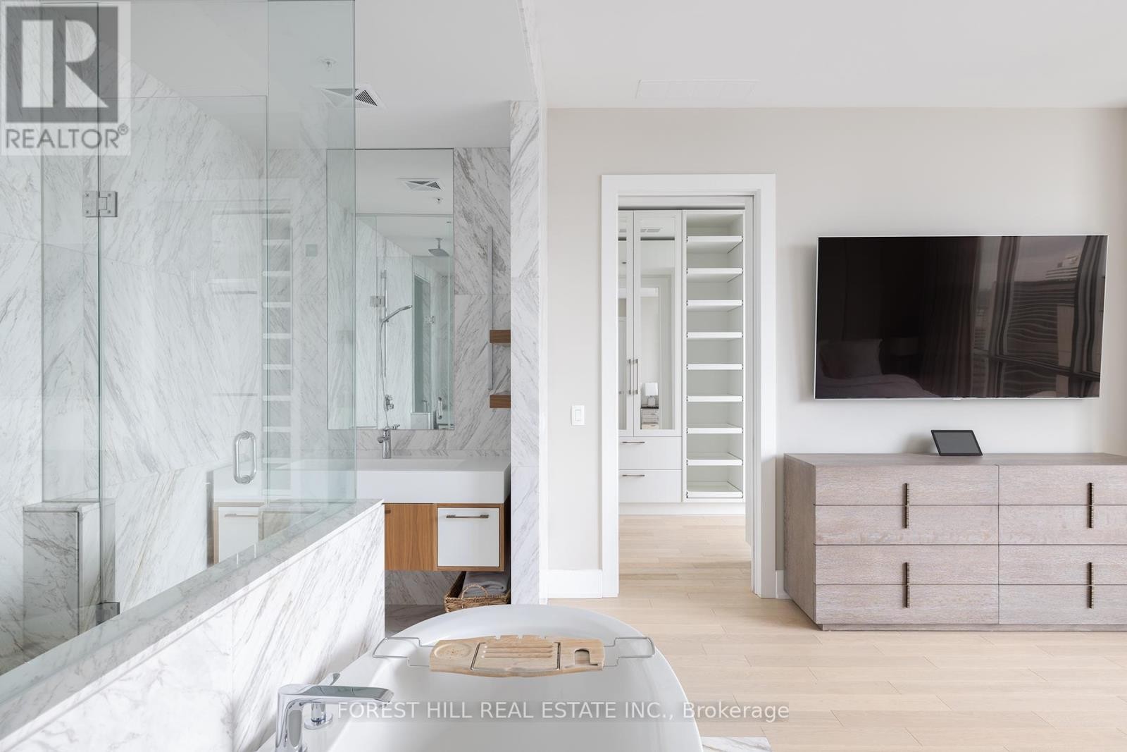 












PH102 - 199 RICHMOND STREET W

,
Toronto (Waterfront Communities),




Ontario
M5V0H4

