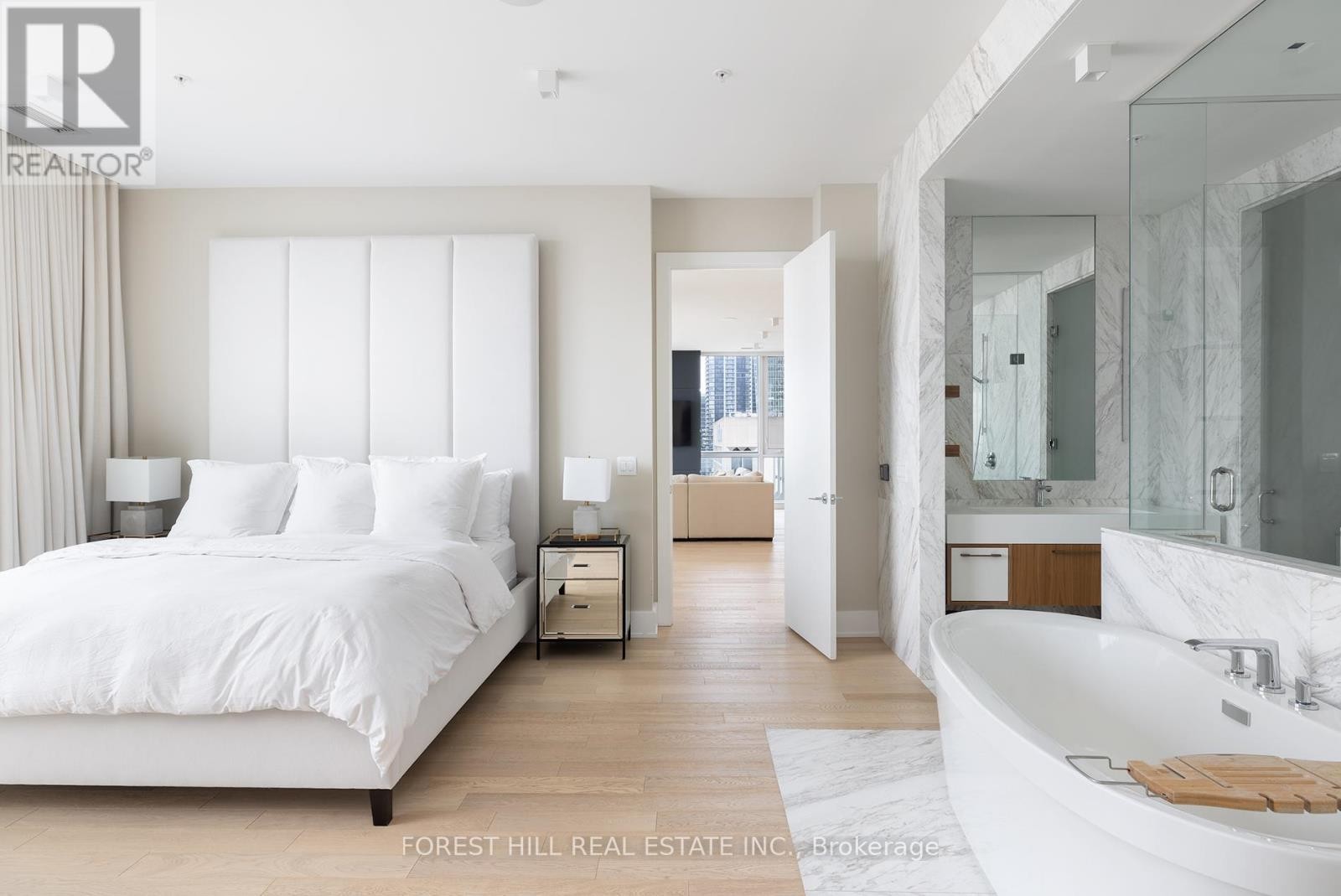 












PH102 - 199 RICHMOND STREET W

,
Toronto (Waterfront Communities),




Ontario
M5V0H4

