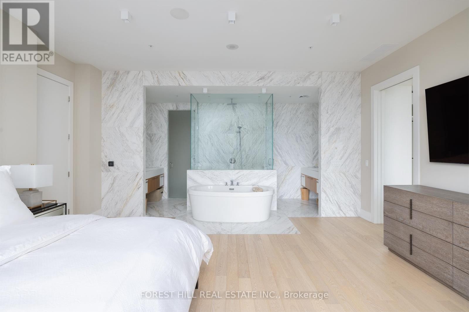 












PH102 - 199 RICHMOND STREET W

,
Toronto (Waterfront Communities),




Ontario
M5V0H4

