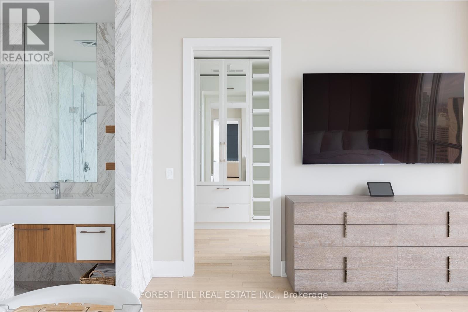 












PH102 - 199 RICHMOND STREET W

,
Toronto (Waterfront Communities),




Ontario
M5V0H4

