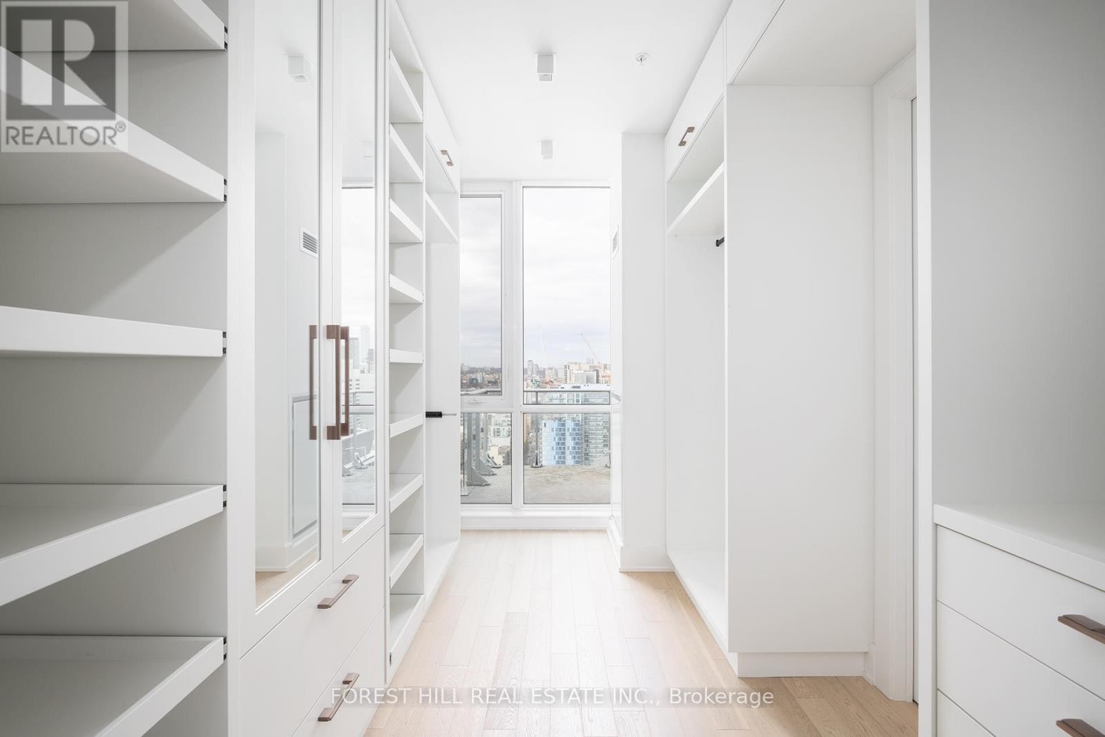 












PH102 - 199 RICHMOND STREET W

,
Toronto (Waterfront Communities),




Ontario
M5V0H4

