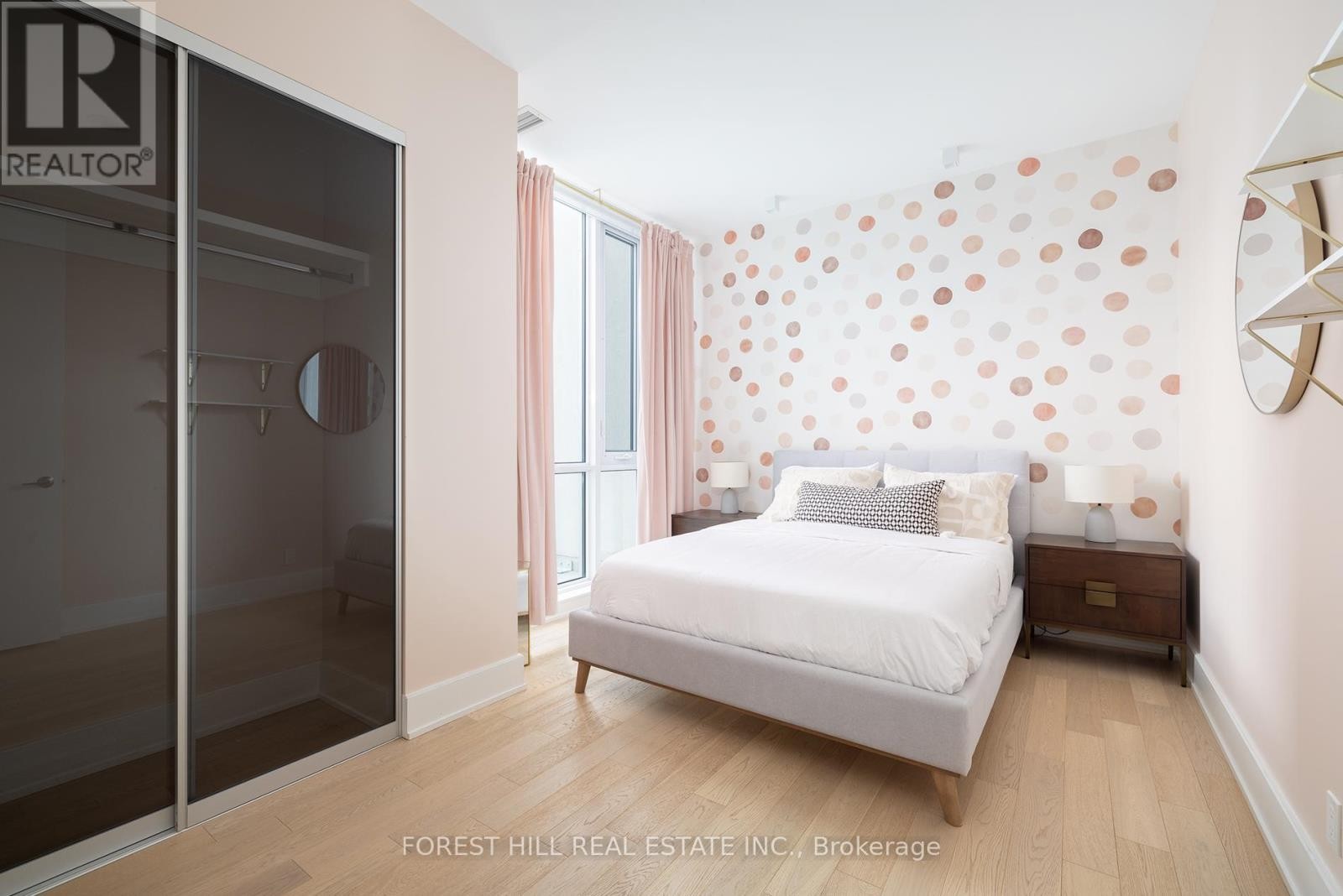 












PH102 - 199 RICHMOND STREET W

,
Toronto (Waterfront Communities),




Ontario
M5V0H4

