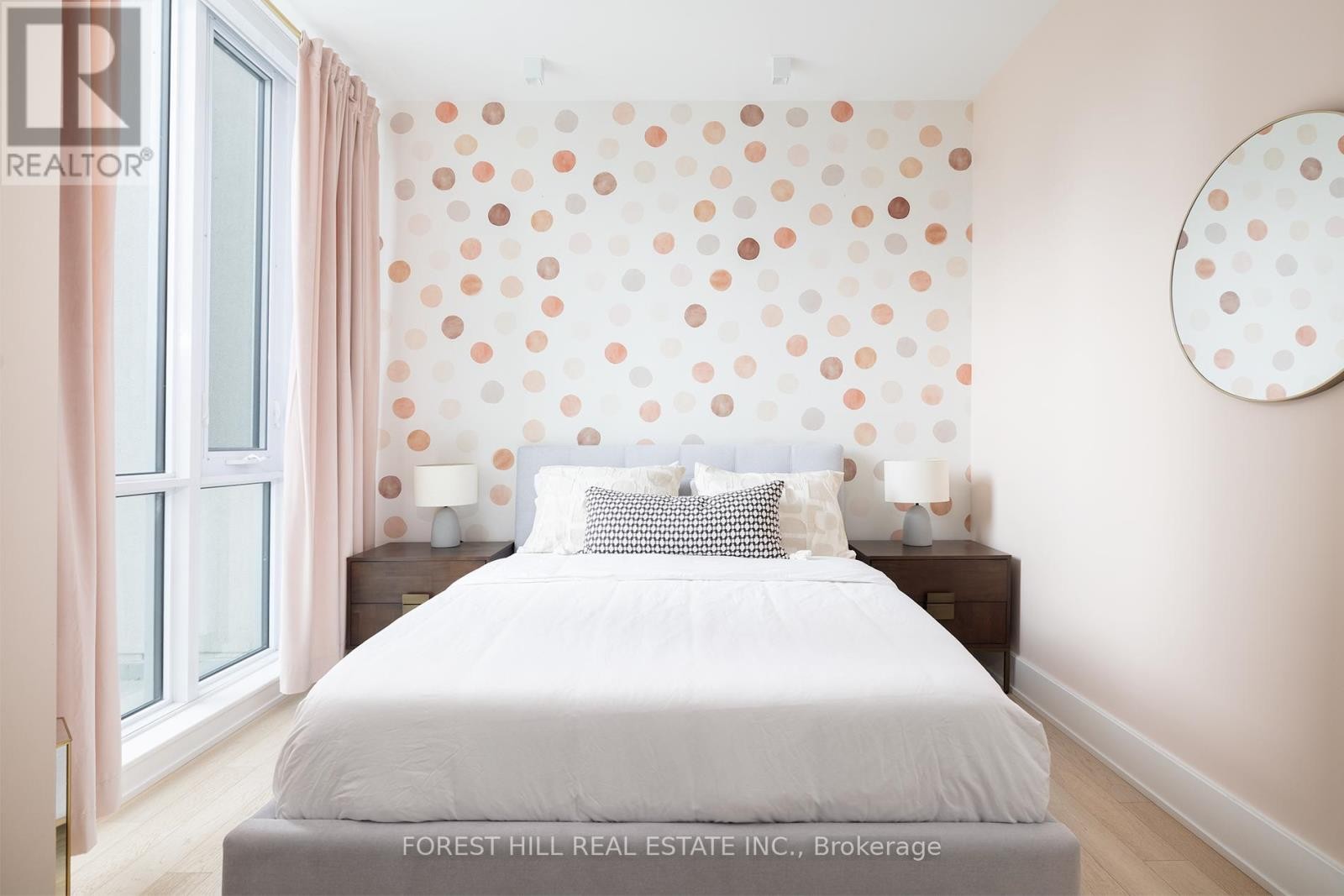 












PH102 - 199 RICHMOND STREET W

,
Toronto (Waterfront Communities),




Ontario
M5V0H4

