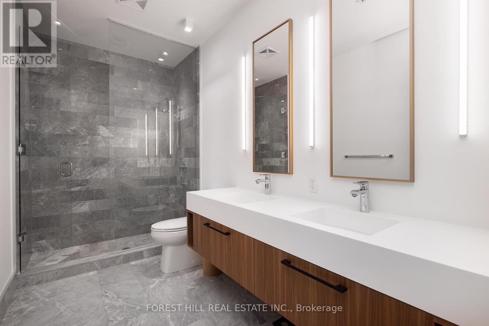 












PH102 - 199 RICHMOND STREET W

,
Toronto (Waterfront Communities),




Ontario
M5V0H4

