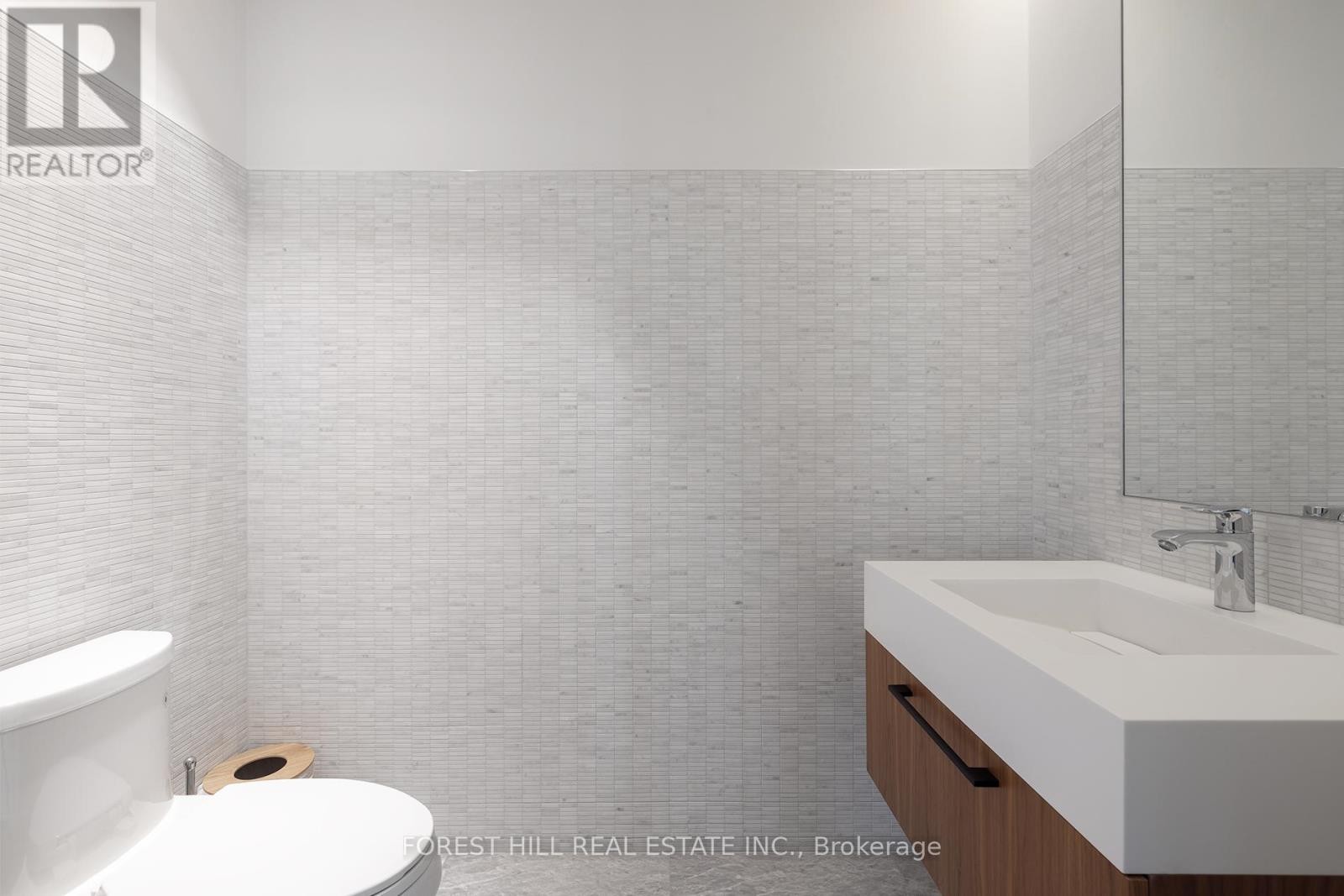 












PH102 - 199 RICHMOND STREET W

,
Toronto (Waterfront Communities),




Ontario
M5V0H4

